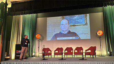 Sandi Markon in Dialogue with His Digital Double